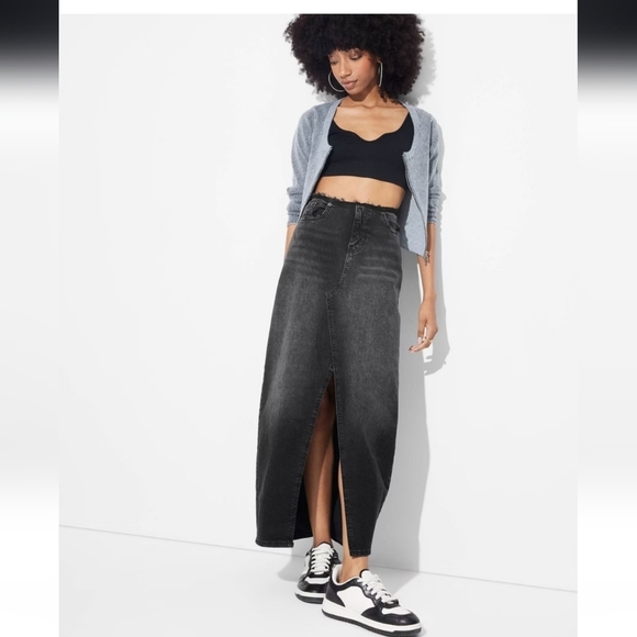 wild fable Dresses & Skirts - Women's Low-Rise Denim Midi Skirt - Wild Fable Black 0